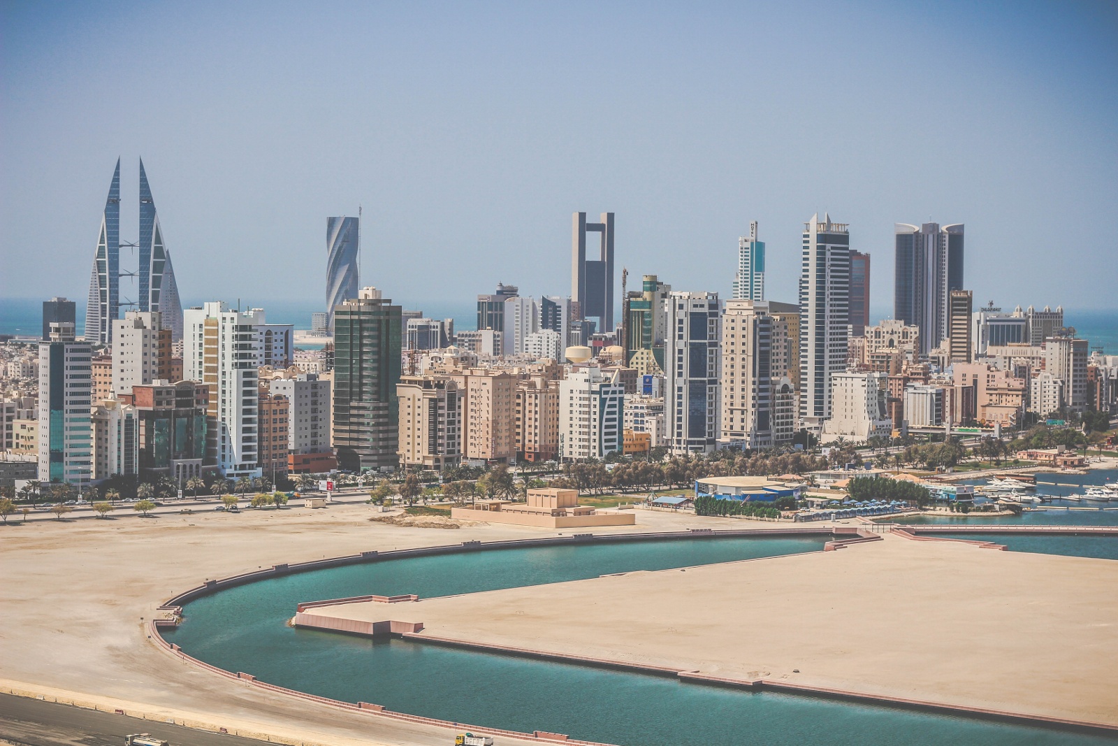 Manama (BAH) — สนามบินคอริดอร์แรงงาน GCC ไป Saudi, UAE, Qatar, Kuwait, photo via Wikimedia Commons (Wikipedia summary image)