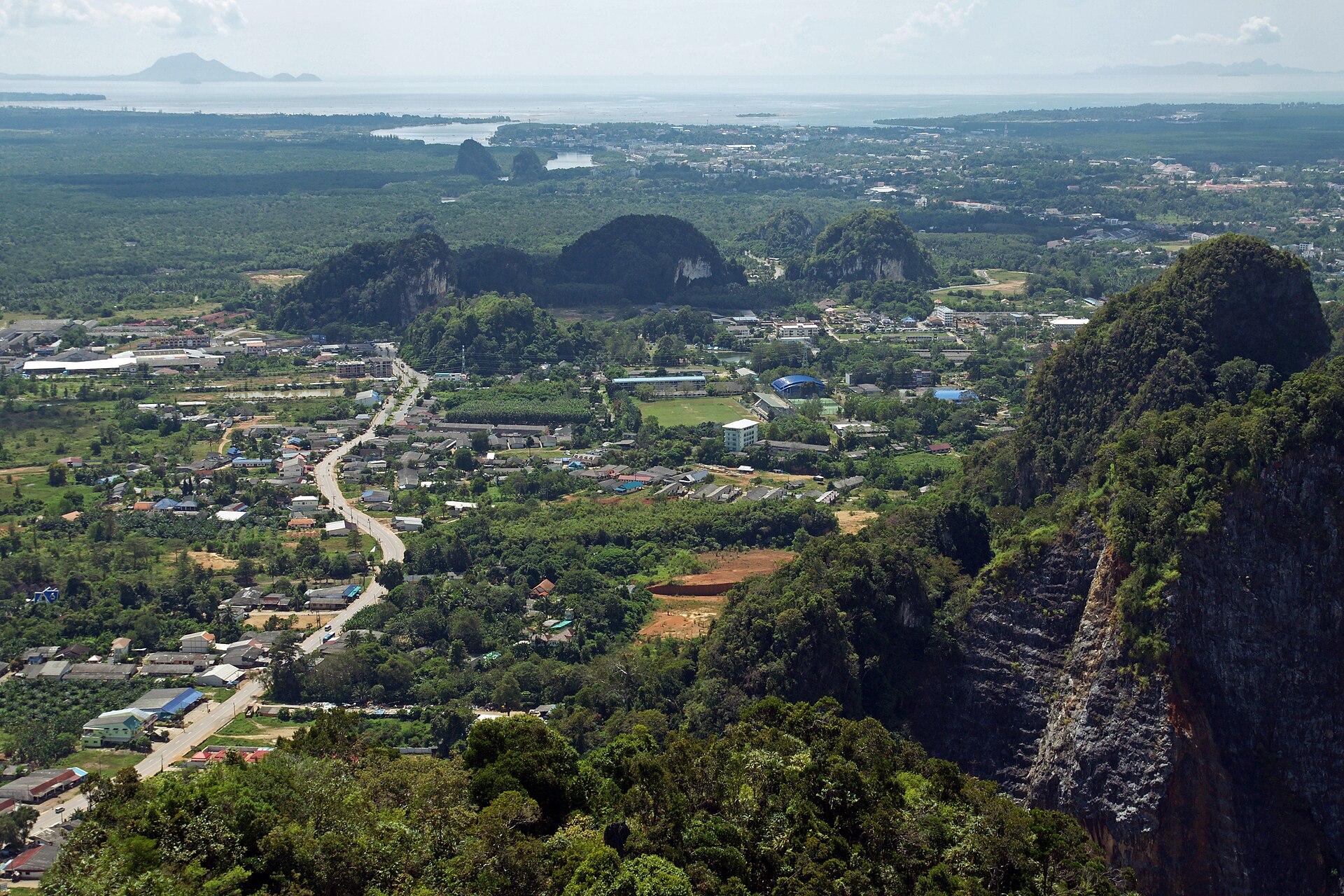Krabi (KBV) — สนามบินคอริดอร์ ASEAN, photo via Wikimedia Commons (Wikipedia summary image)