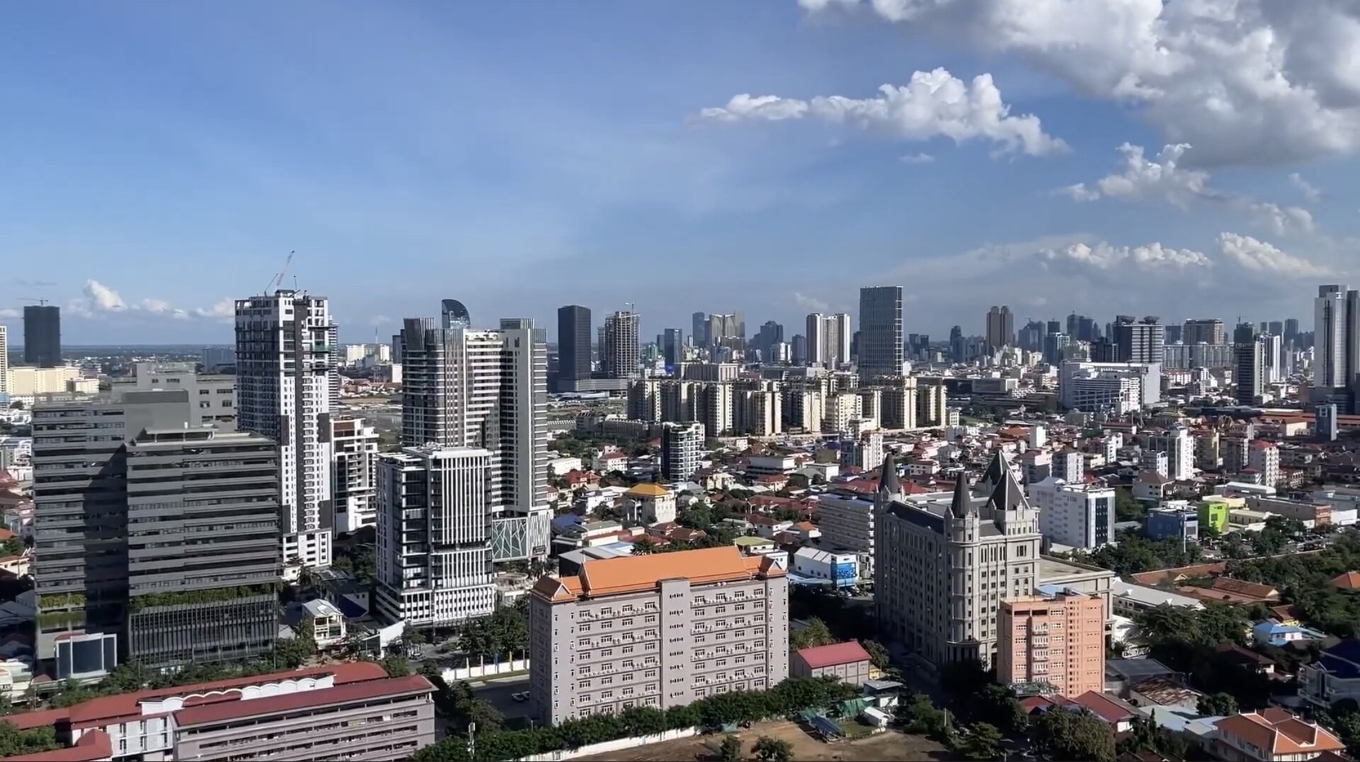 Phnom Penh (PNH) — สนามบินคอริดอร์ ASEAN, photo via Wikimedia Commons (Wikipedia summary image)